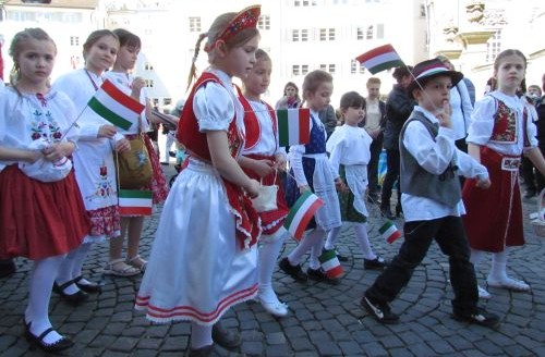 2015 04 12 gyermekfelvonulas